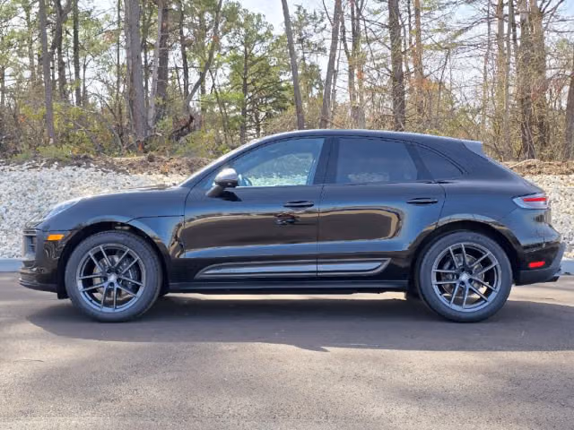 2026 Porsche Macan T - Photo 10