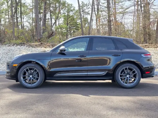 2026 Porsche Macan T - Photo 14