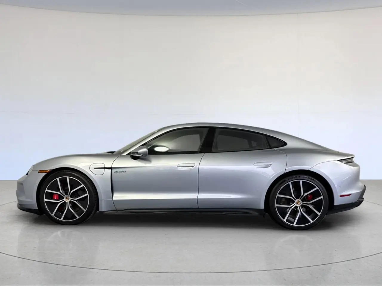 2026 Porsche Taycan GTS - Photo 16
