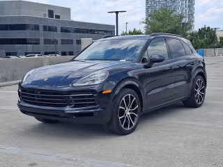 2023 Porsche Cayenne S's photo