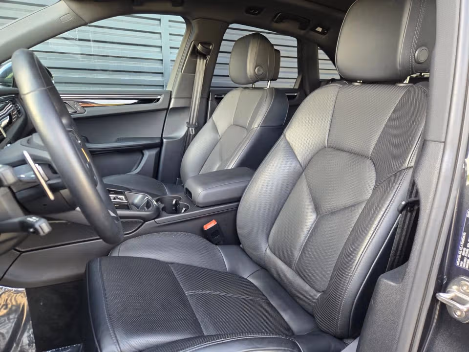 2025 Porsche Macan Base - Photo 35
