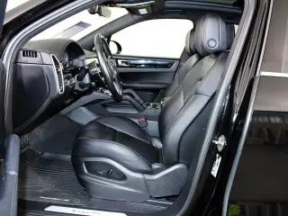 2023 Porsche Cayenne Base - Photo 37