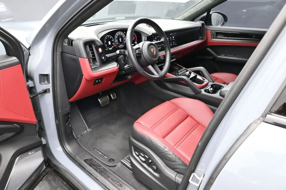 2025 Porsche Cayenne Coup GTS - Photo 31