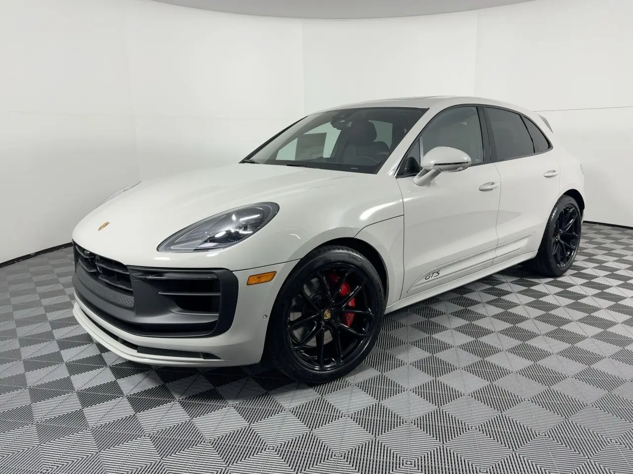 2026 Porsche Macan GTS - Photo 8