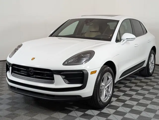 2025 Porsche Macan T - Photo 6