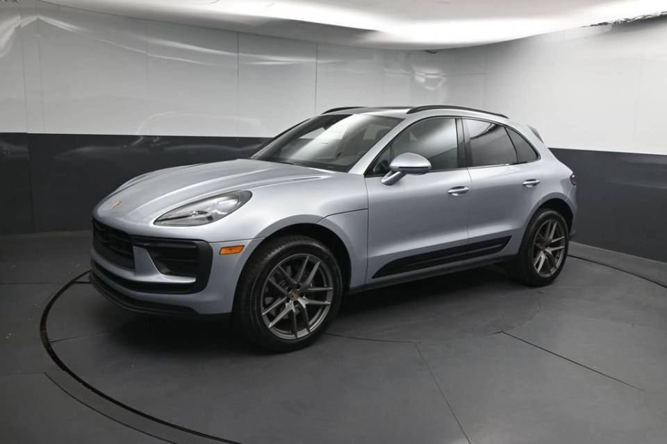 2025 Porsche Macan Base