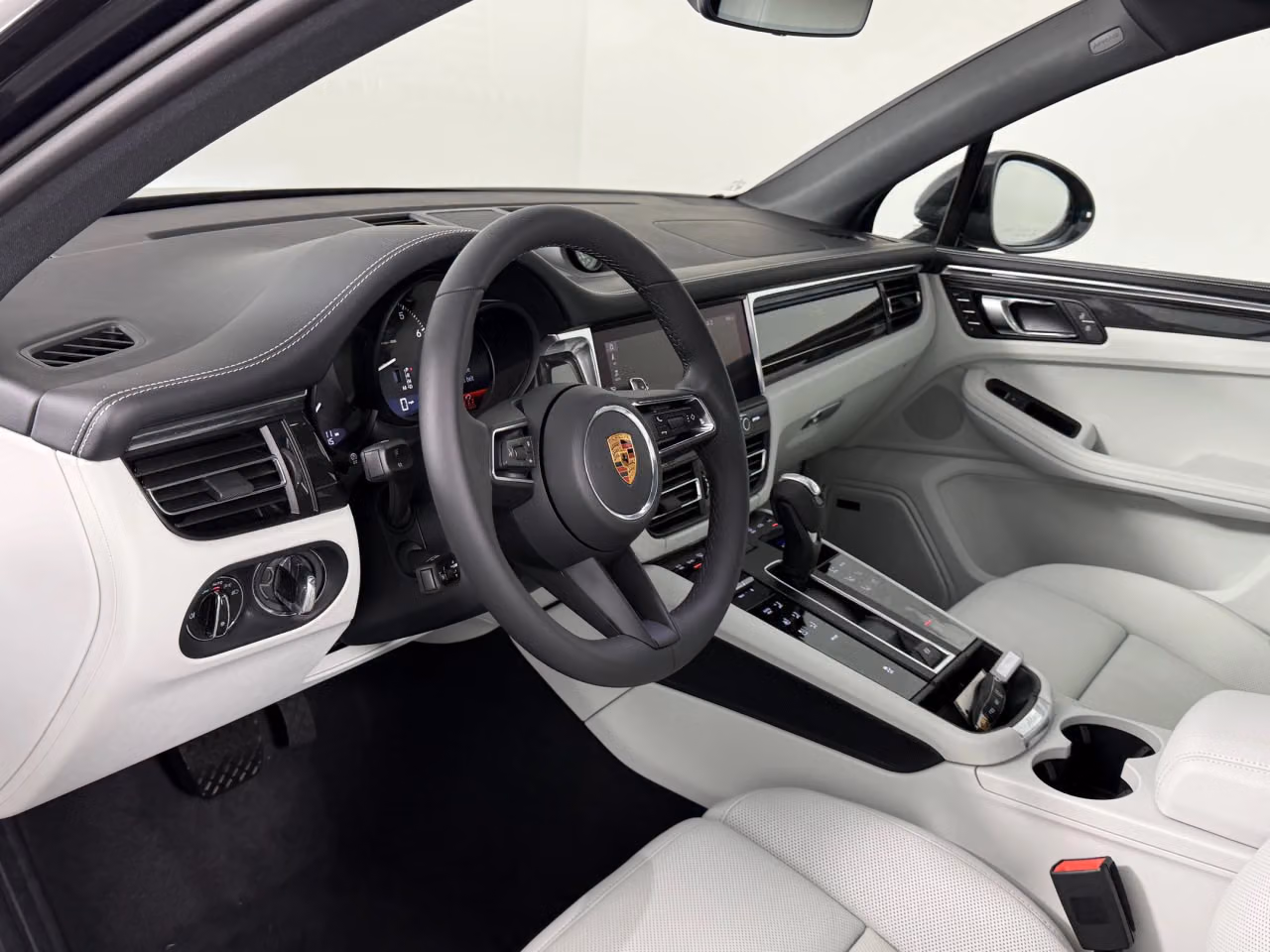 2026 Porsche Macan T - Photo 28