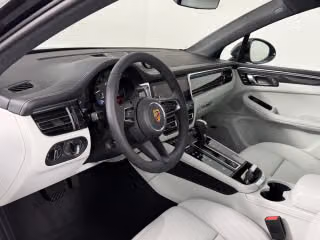 2026 Porsche Macan T - Photo 25