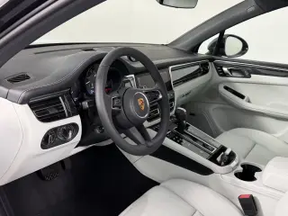 2026 Porsche Macan T - Photo 29