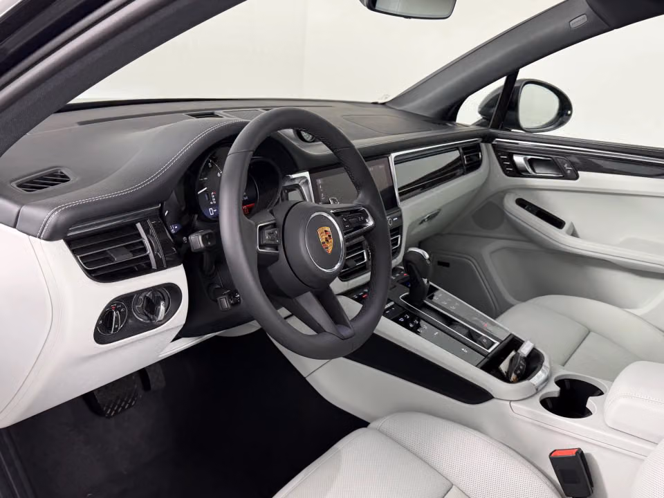 2026 Porsche Macan T - Photo 27