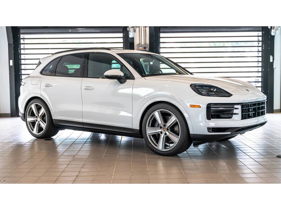 Buy new Porsche Cayenne at Porsche Milwaukee North