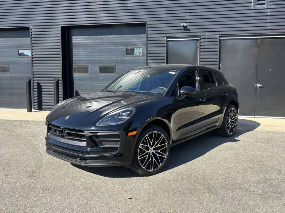 2026 Porsche Macan Base
