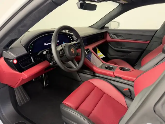2026 Porsche Taycan GTS - Photo 30