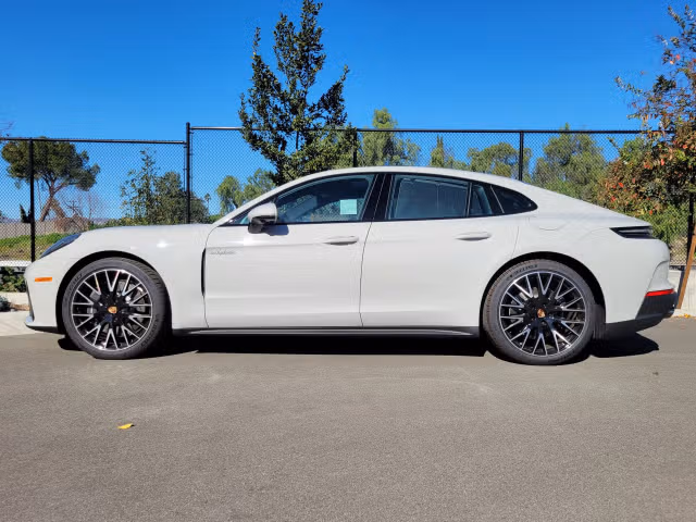 2025 Porsche Panamera 4 E-Hybrid - Photo 10
