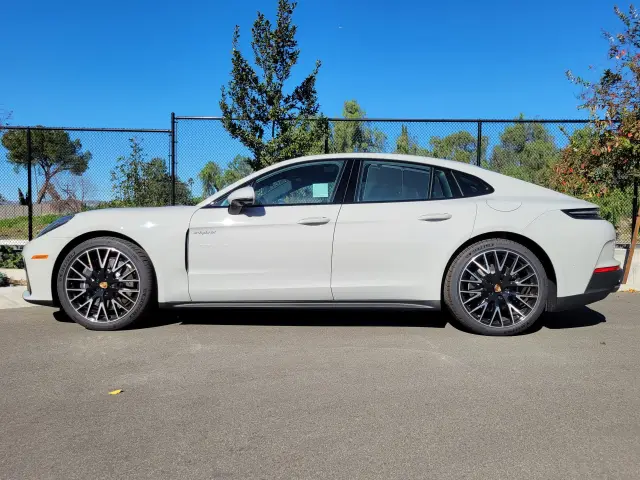 2025 Porsche Panamera 4 E-Hybrid - Photo 14