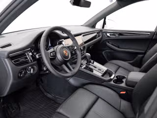 2025 Porsche Macan - Photo 25