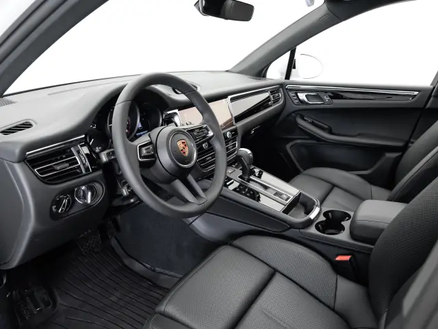 2025 Porsche Macan - Photo 30