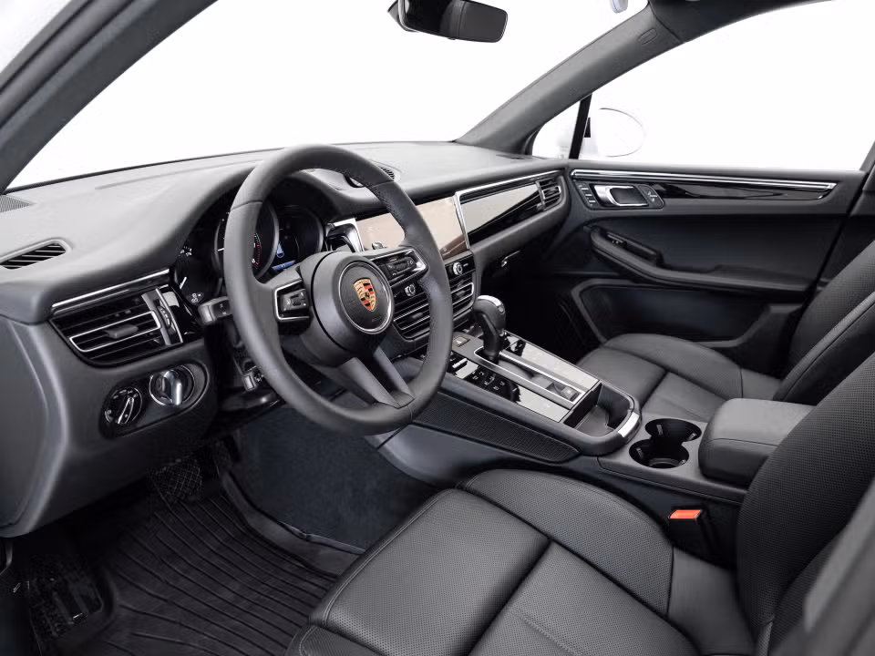 2025 Porsche Macan - Photo 27