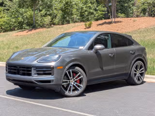 2024 Porsche Cayenne S's photo