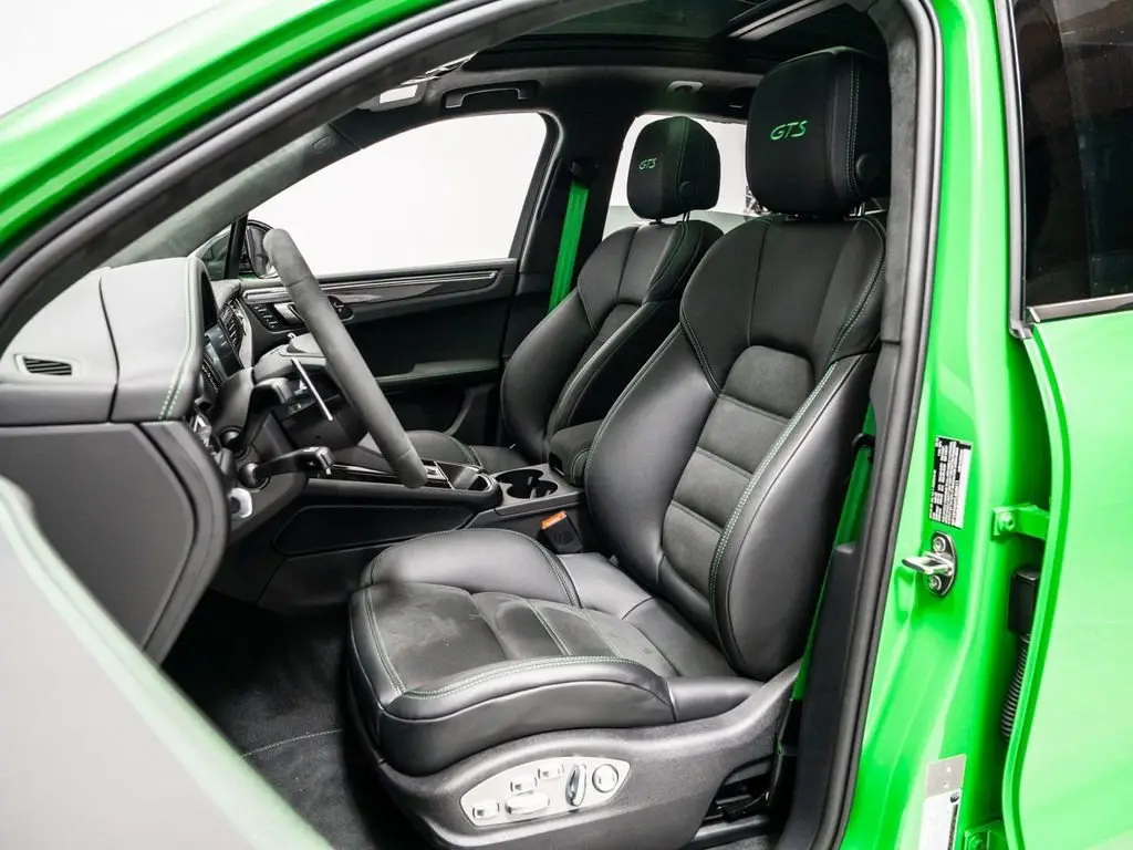2026 Porsche Macan GTS - Photo 40