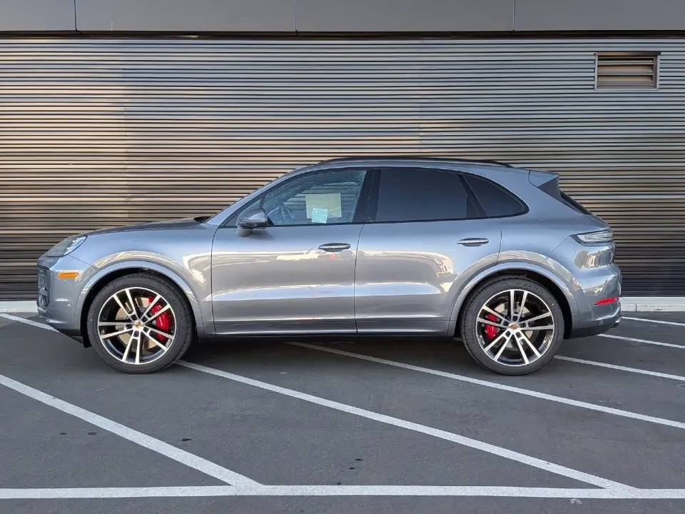 2026 Porsche Cayenne S - Photo 15