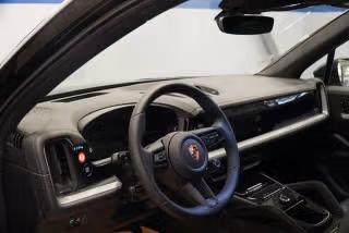 2026 Porsche Cayenne S - Photo 25