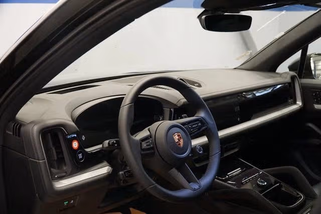 2026 Porsche Cayenne S - Photo 27