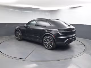 2025 Porsche Macan S - Photo 17