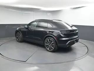 2025 Porsche Macan S - Photo 21