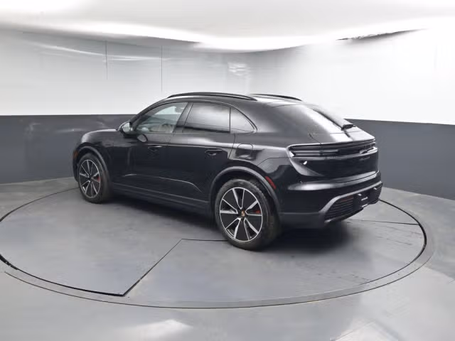 2025 Porsche Macan S - Photo 18