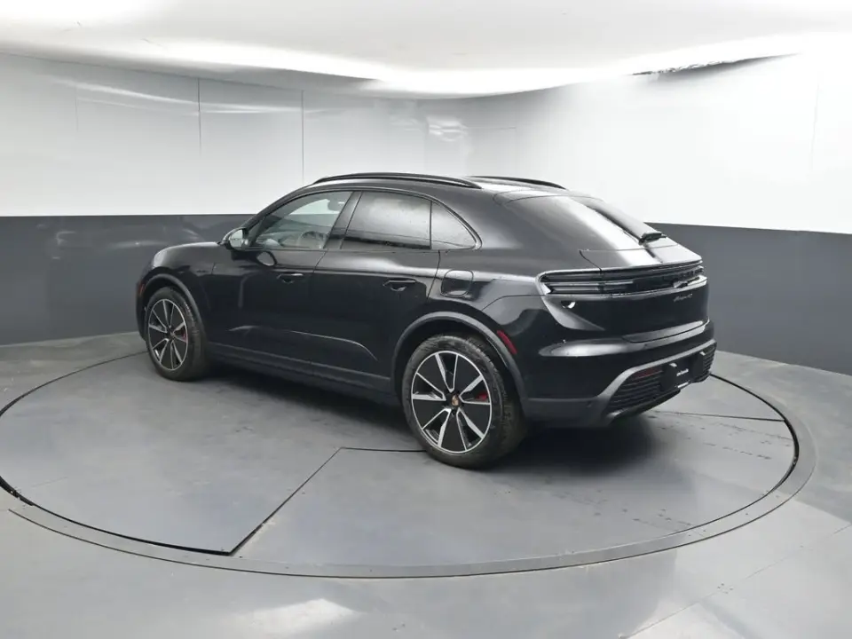 2025 Porsche Macan S - Photo 23