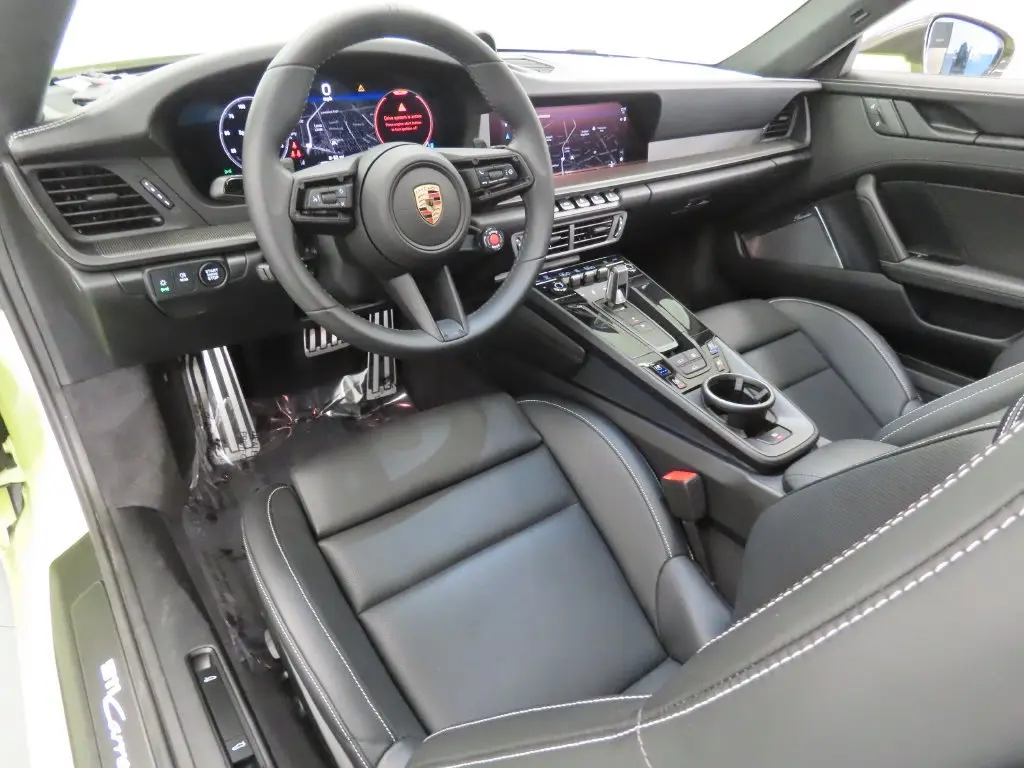 2025 Porsche 911 GTS - Photo 32