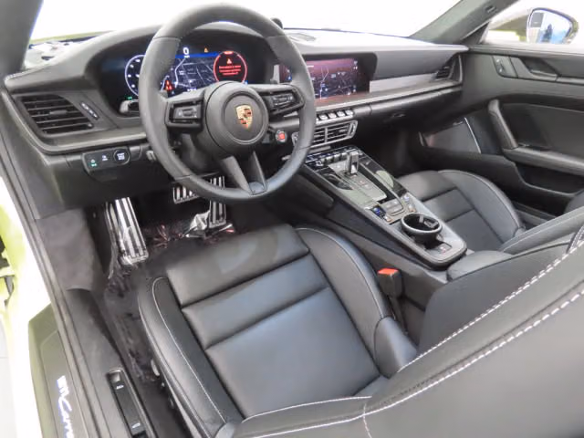 2025 Porsche 911 GTS - Photo 26