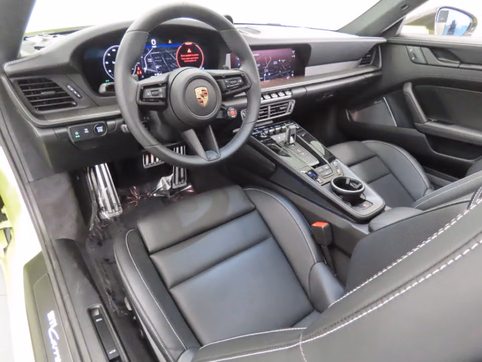 2025 Porsche 911 GTS - Photo 27