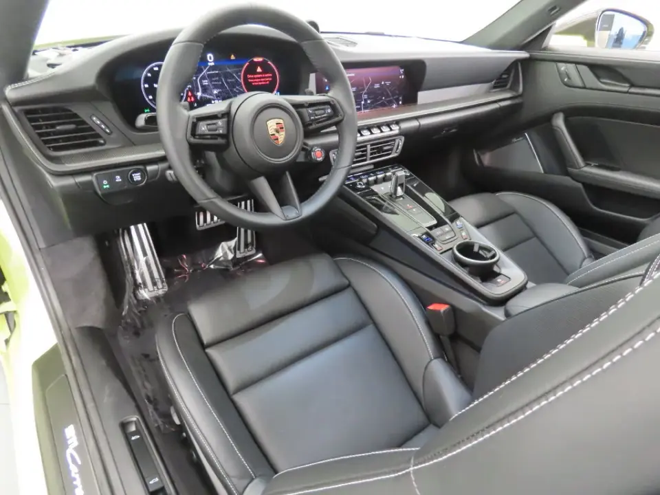 2025 Porsche 911 GTS - Photo 31