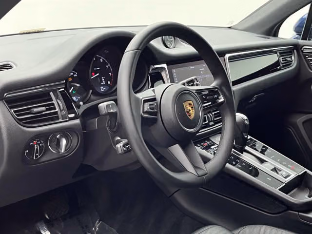2025 Porsche Macan Base - Photo 26