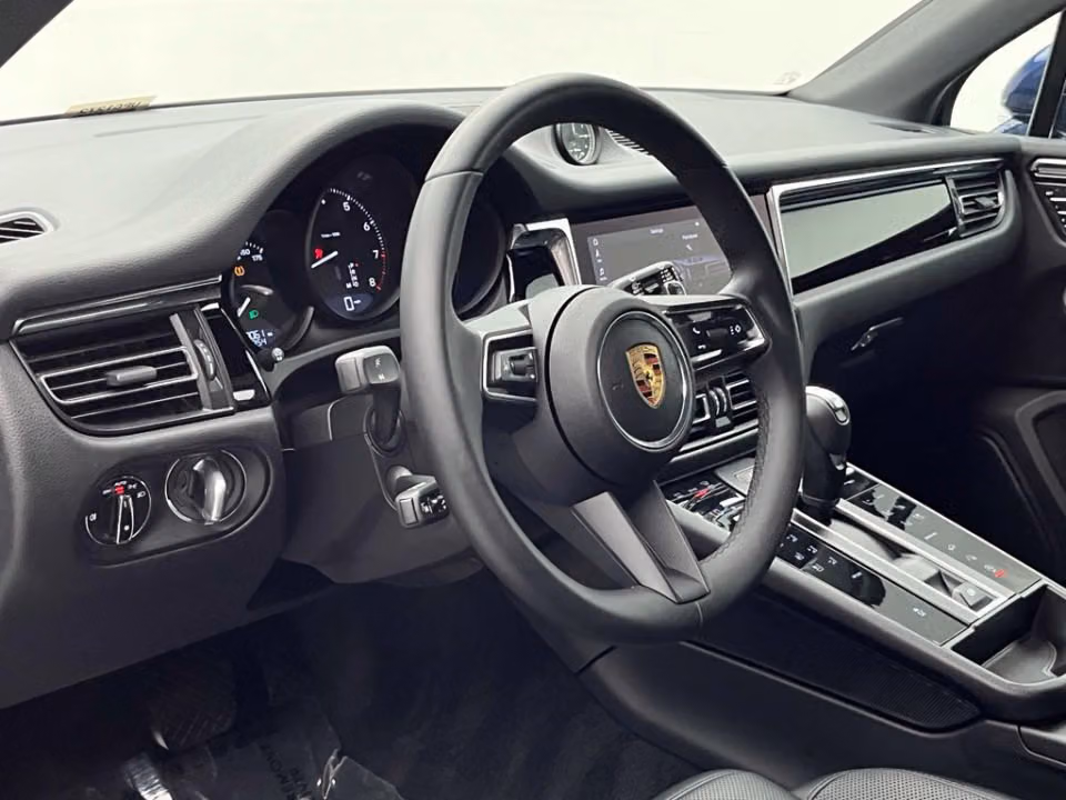 2025 Porsche Macan Base - Photo 27