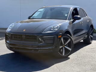 2025 Porsche Macan's photo