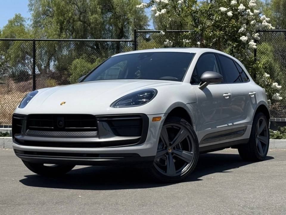 2025 Porsche Macan T