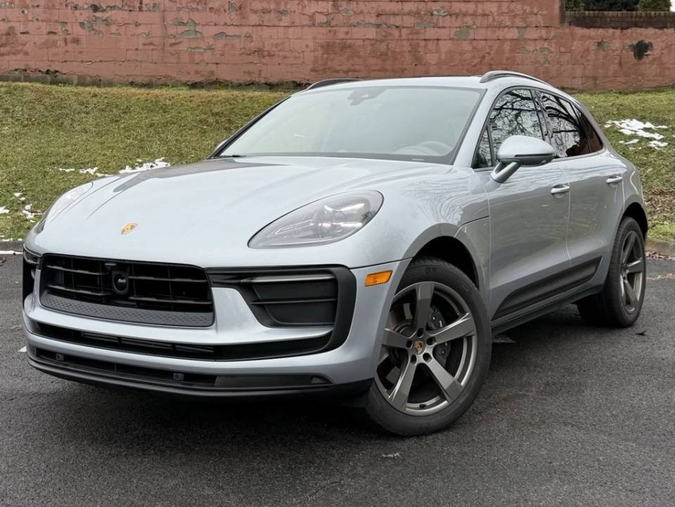 2025 Porsche Macan Base