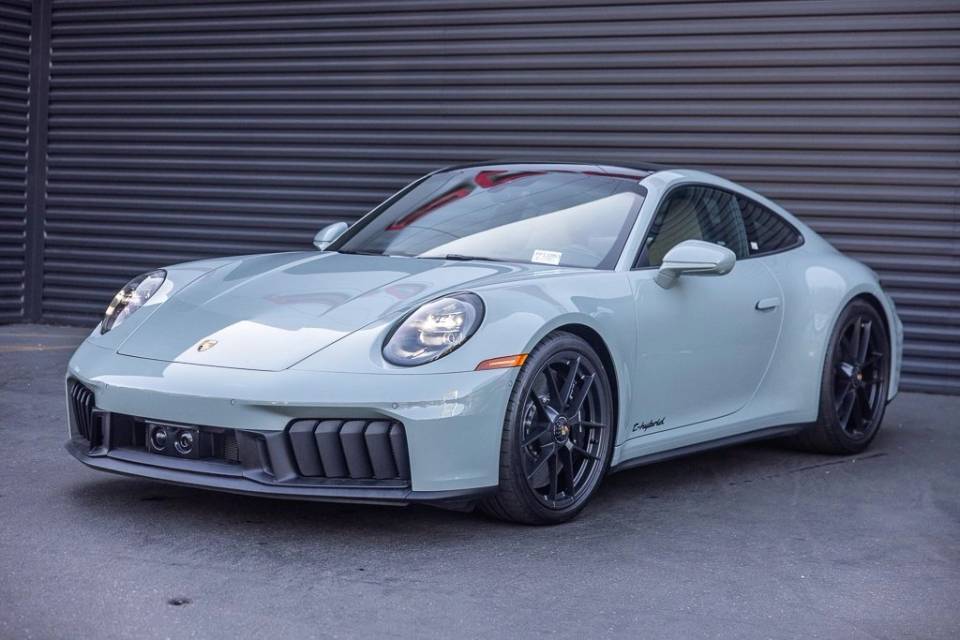 2025 Porsche 911 GTS