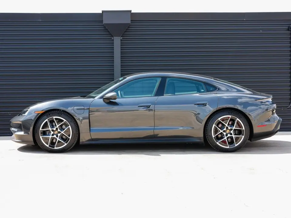 2025 Porsche Taycan Base - Photo 15