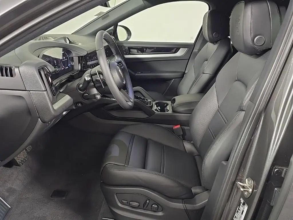 2025 Porsche Cayenne Coup E-Hybrid - Photo 40