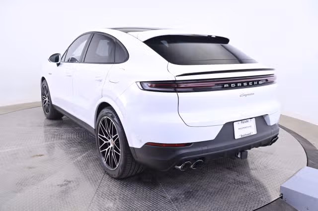 2026 Porsche Cayenne Coup E-Hybrid - Photo 18