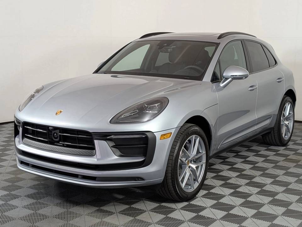 2025 Porsche Macan Base