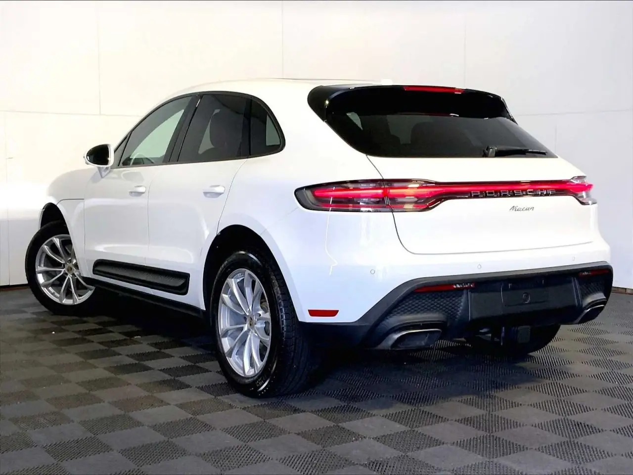 2026 Porsche Macan Base - Photo 24