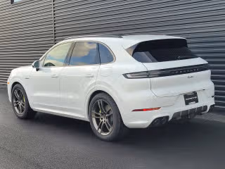 2025 Porsche Cayenne Turbo E-Hybrid - Photo 17