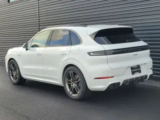 2025 Porsche Cayenne Turbo E-Hybrid - Photo 21