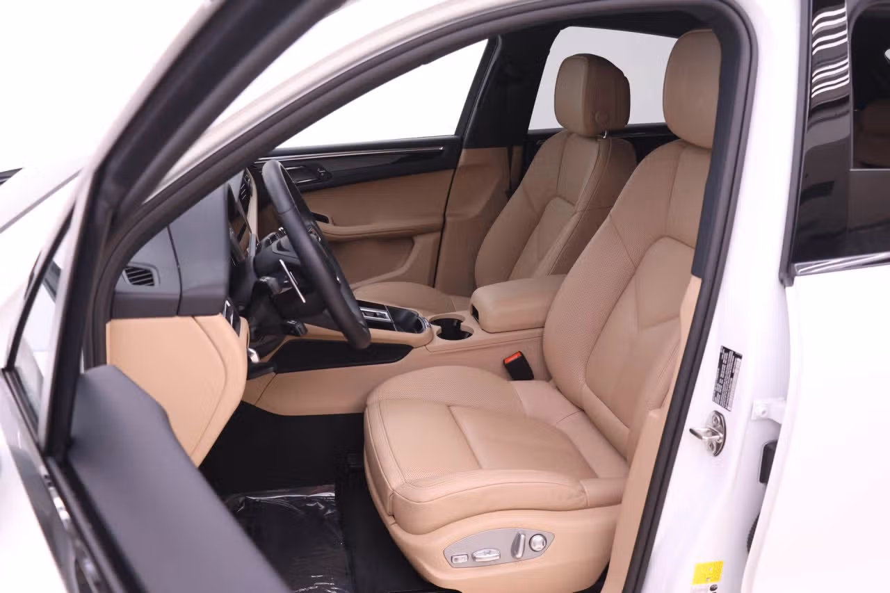 2026 Porsche Macan T - Photo 36