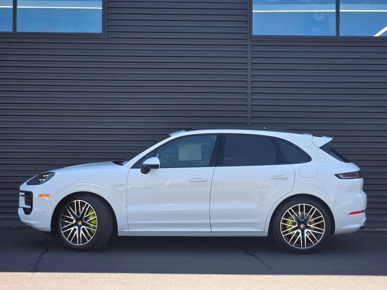 2025 Porsche Cayenne S E-Hybrid - Photo 24